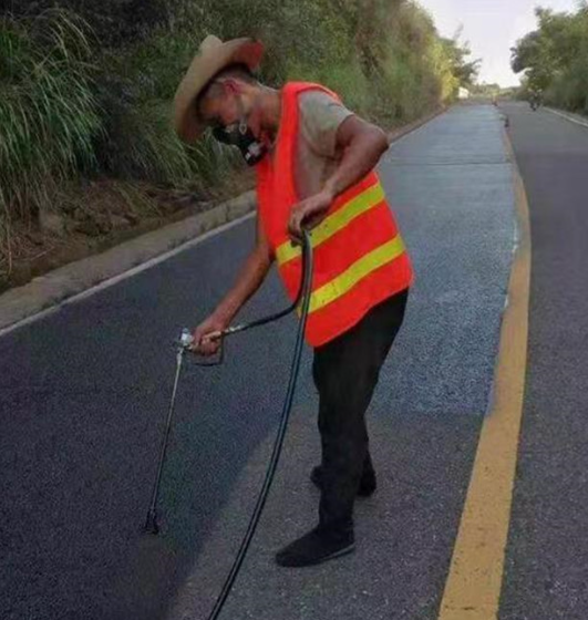 楚雄路面喷涂翻新彩色步道施工方案