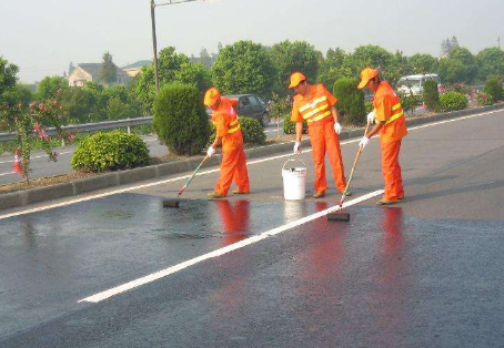 楚雄 彩色路面喷漆维修改色的使用寿命有多长？