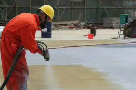 楚雄彩色路面喷涂是一种为路面